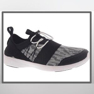 Vionic Womens Alaina Slip On Lifestyle Sneakers Black/White 6 Wide
